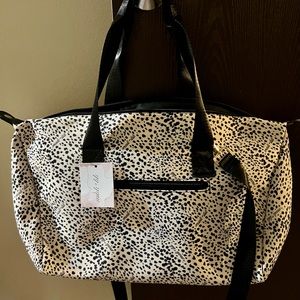 NWT “Mali & Lilli” weekender bag